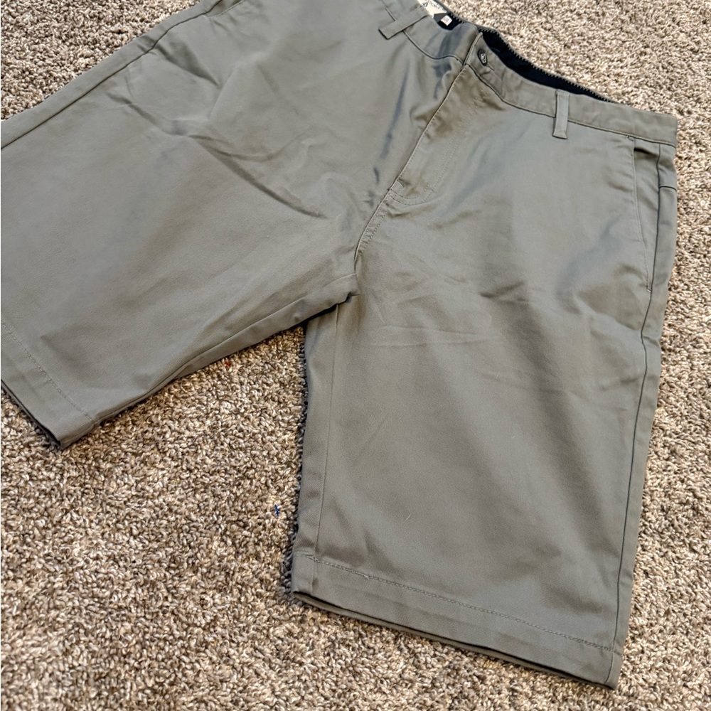 Volcom Shorts - Picture 2 of 6